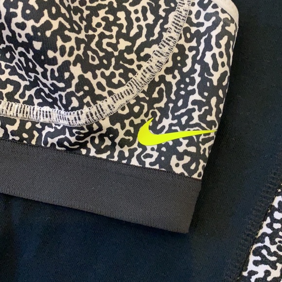 Nike Sports Bra + Leggings - Picture 2 of 6